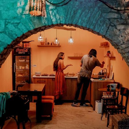 Berat Backpackers Hostel Esterno foto