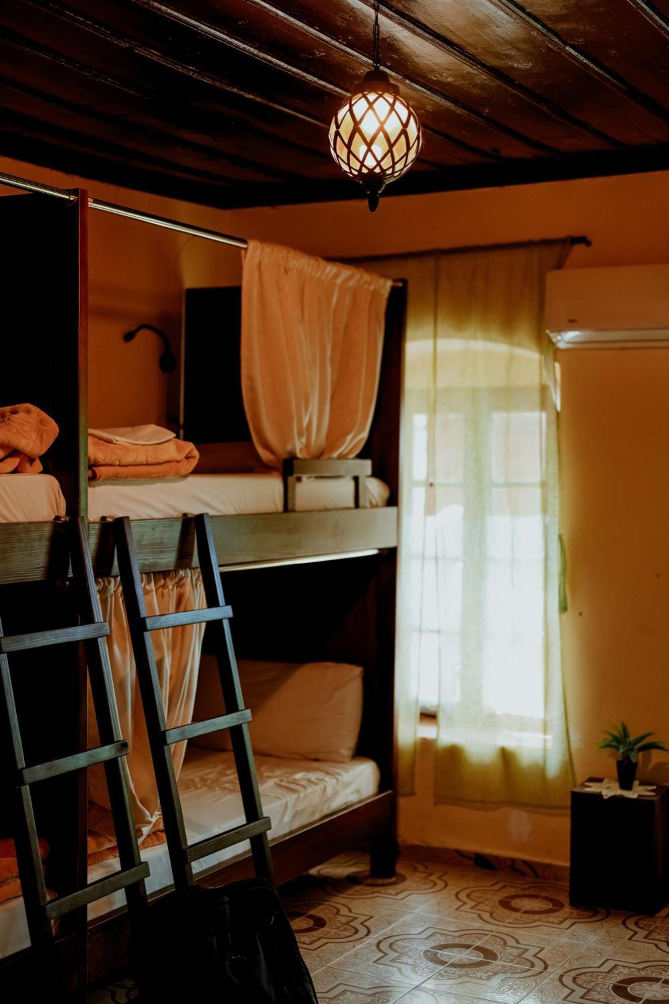 Berat Backpackers Hostel Esterno foto