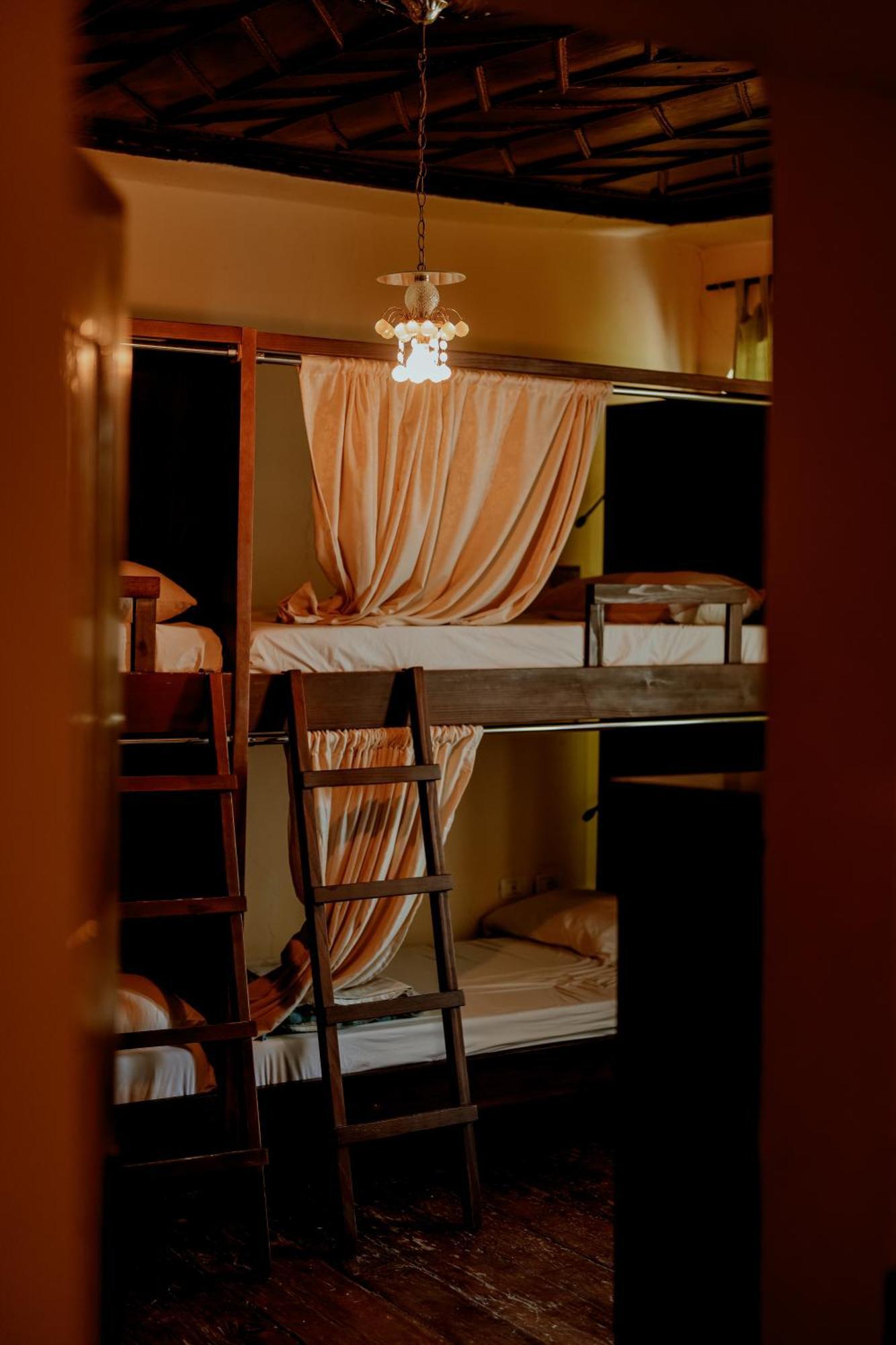 Berat Backpackers Hostel Esterno foto