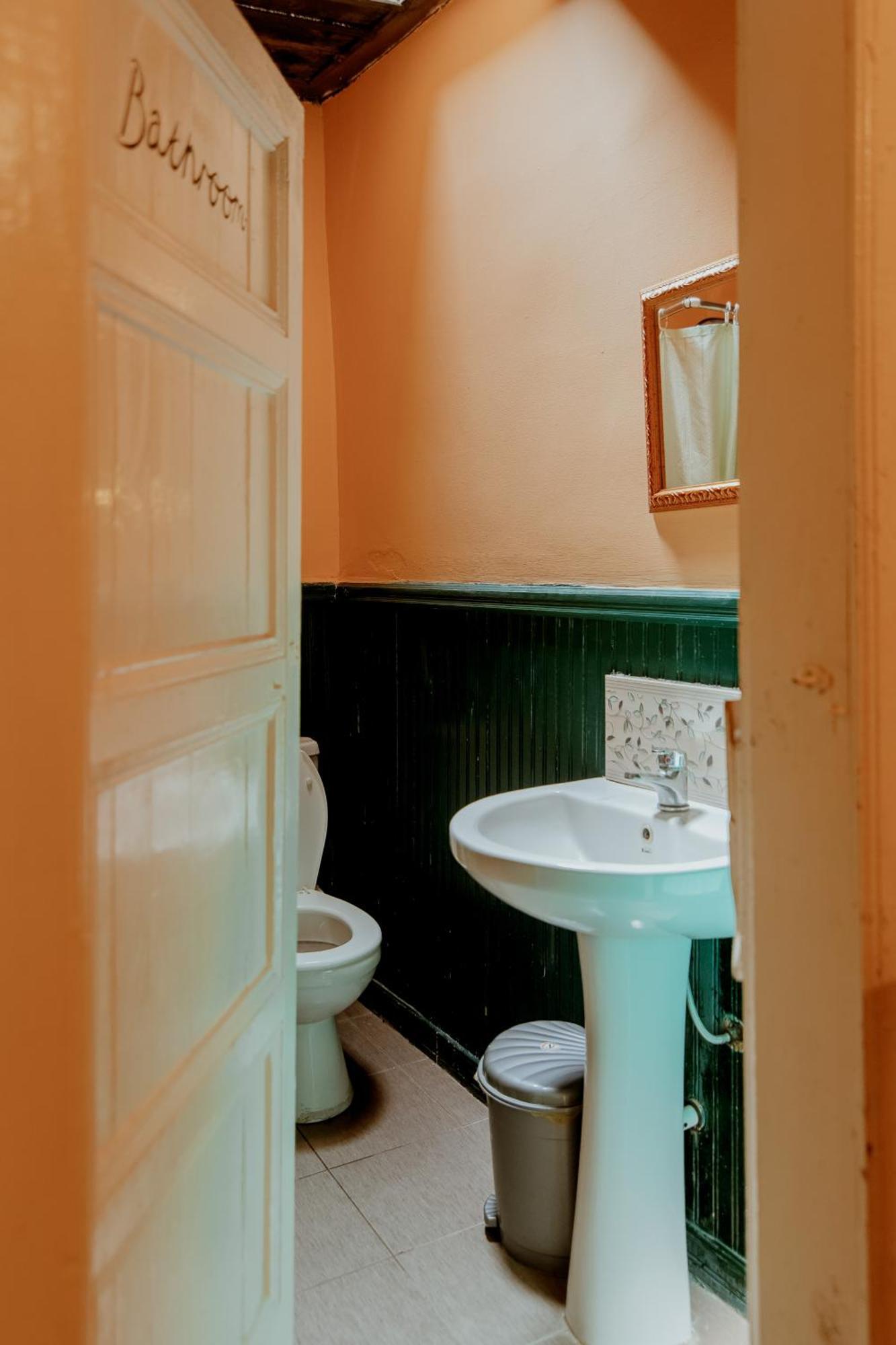 Berat Backpackers Hostel Esterno foto