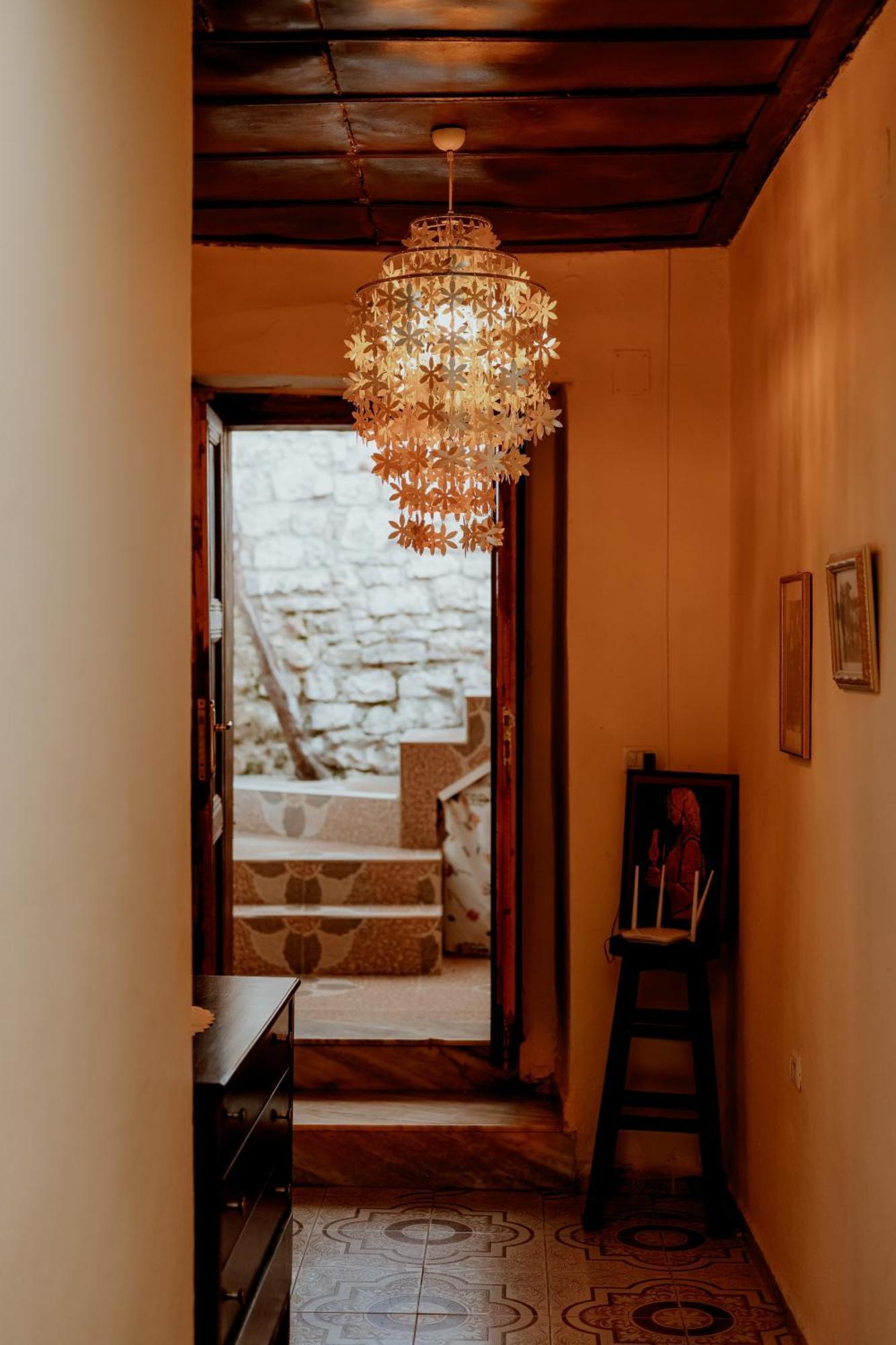 Berat Backpackers Hostel Esterno foto