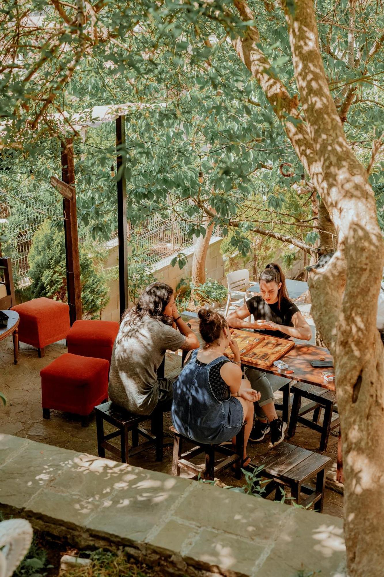 Berat Backpackers Hostel Esterno foto